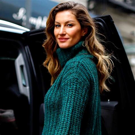 Gisele Bündchens Naked (and Nearly Naked!) Pics